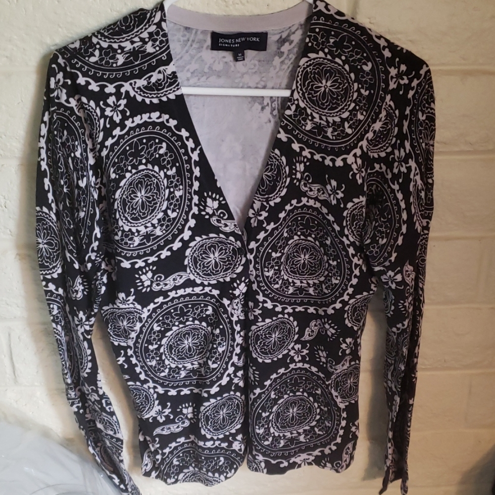 Jones New York  Light weight button-down cardigan